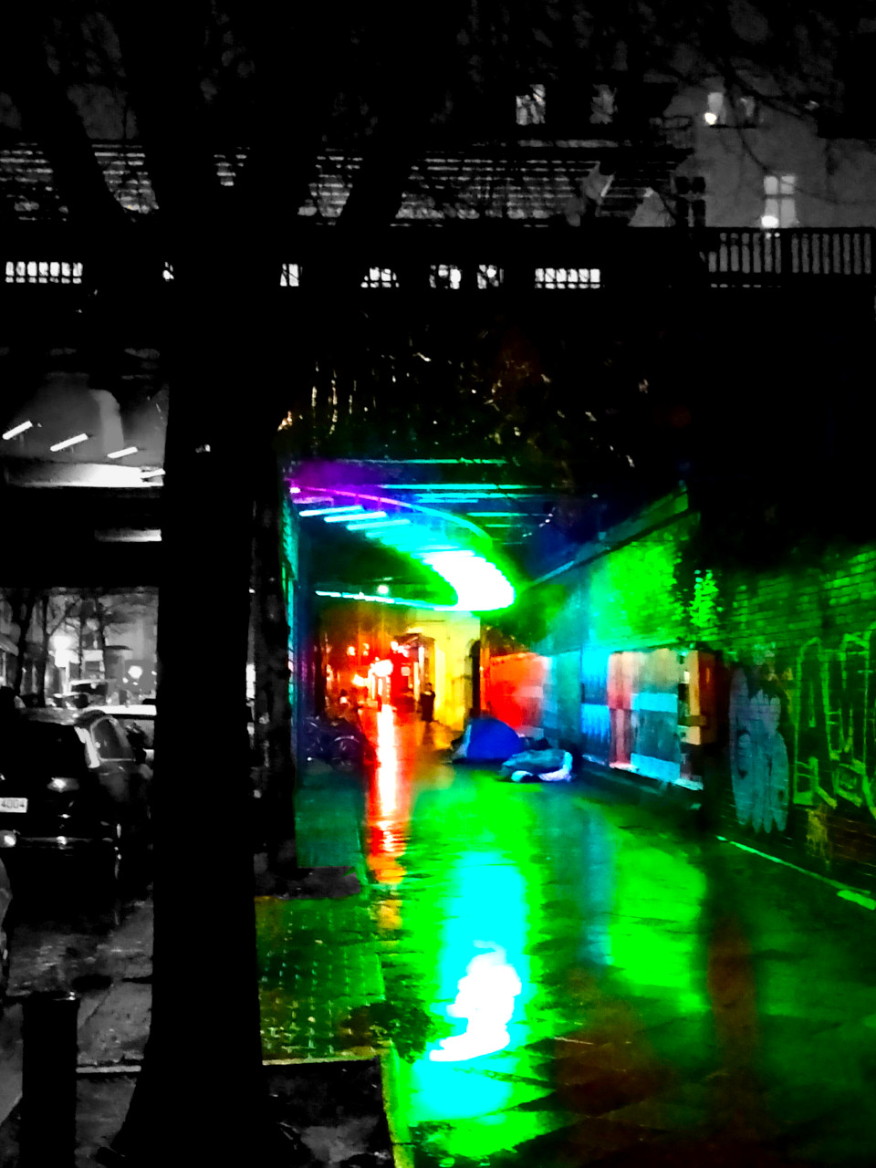 Bedden in neonlicht